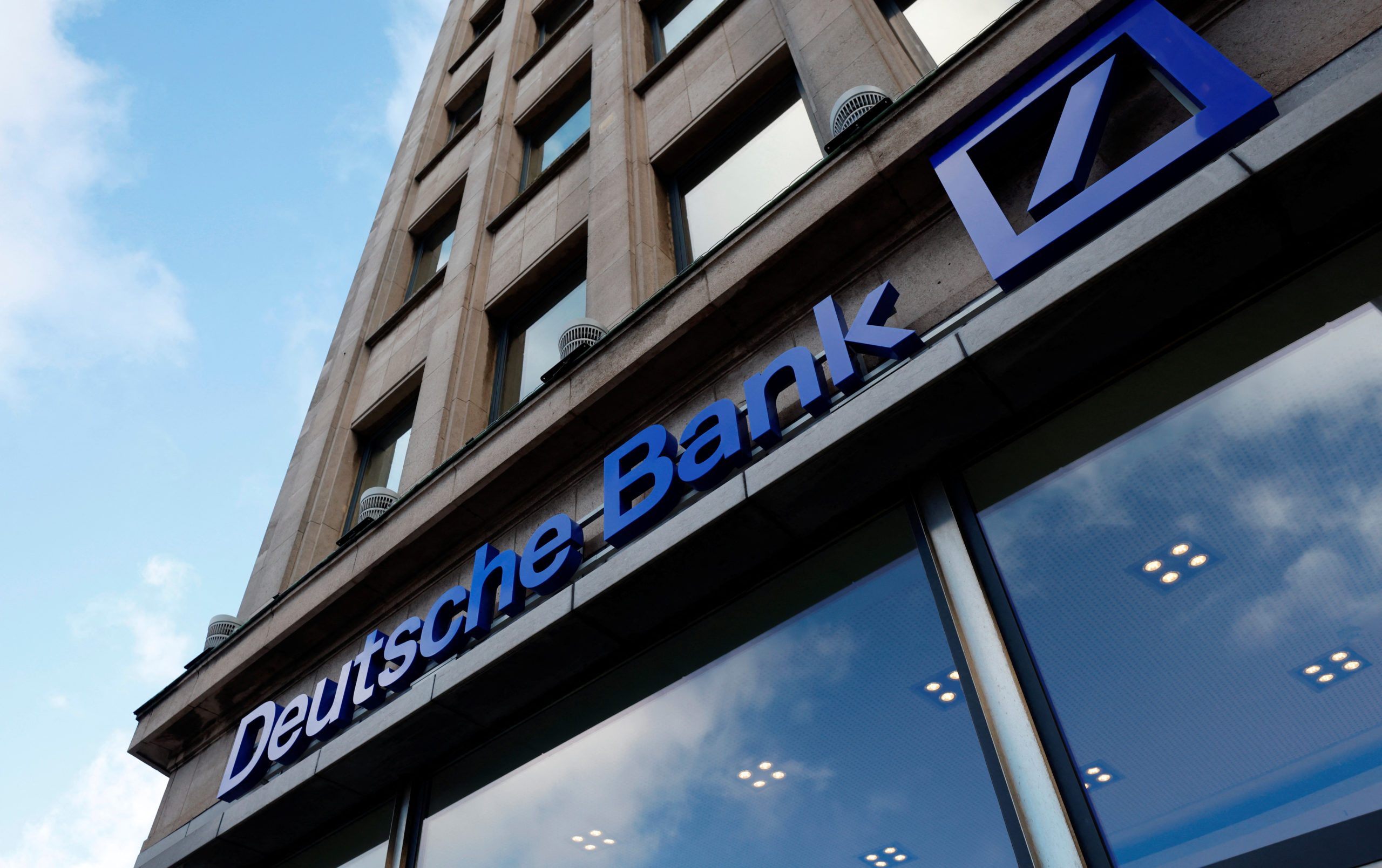 ngan-hang-Deutsche-Bank-chia-co-tuc-reviewsantot